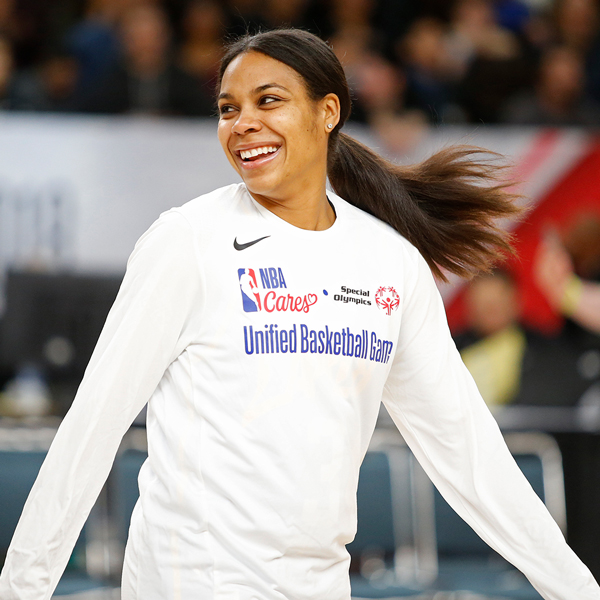 Lindsey Harding Becomes First Female Coach in 76ers Franchise History 